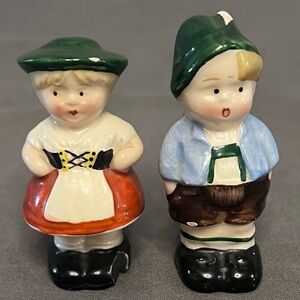 VTG Goebel Hummel Ceramic Boy & Girl Salt & Pepper Shakers 2.25”